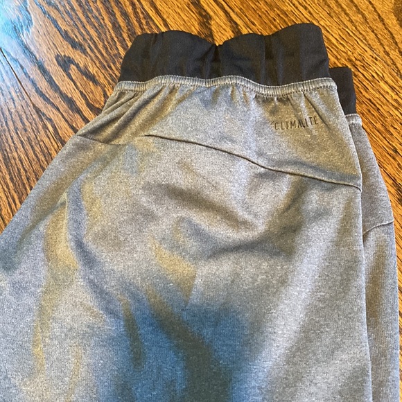 Men’s M adidas climalite shorts - Picture 4 of 4